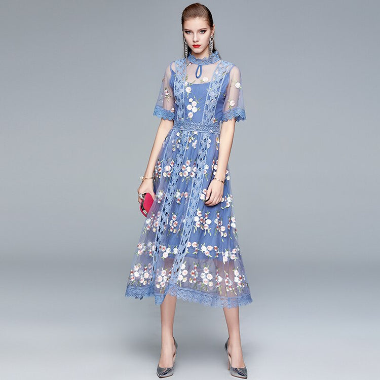 Vestido de Festa Midi com Camadas e Florais Bordados