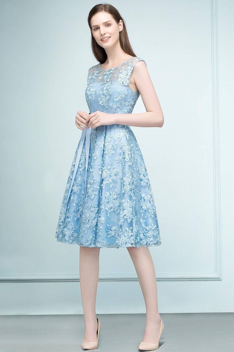 Vestido de Festa Curto com Ajuste de Faixa e Rendas Bordadas Azul Serenity (Pronta Entrega)