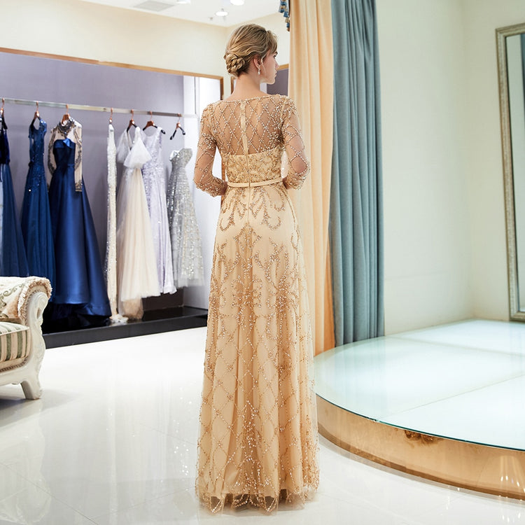 Vestido Luxo Queen em Cetim Decorado com Cristais e Pérolas Dourado - Modelo Especial