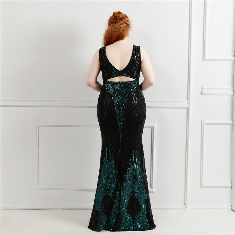 Vestido de Festa Plus Size Longo com Detalhes em Paetês Preto com Verde