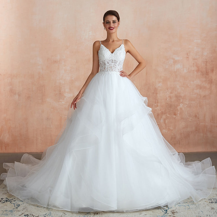 Vestido de Noiva em Tule com Camadas e Apliques