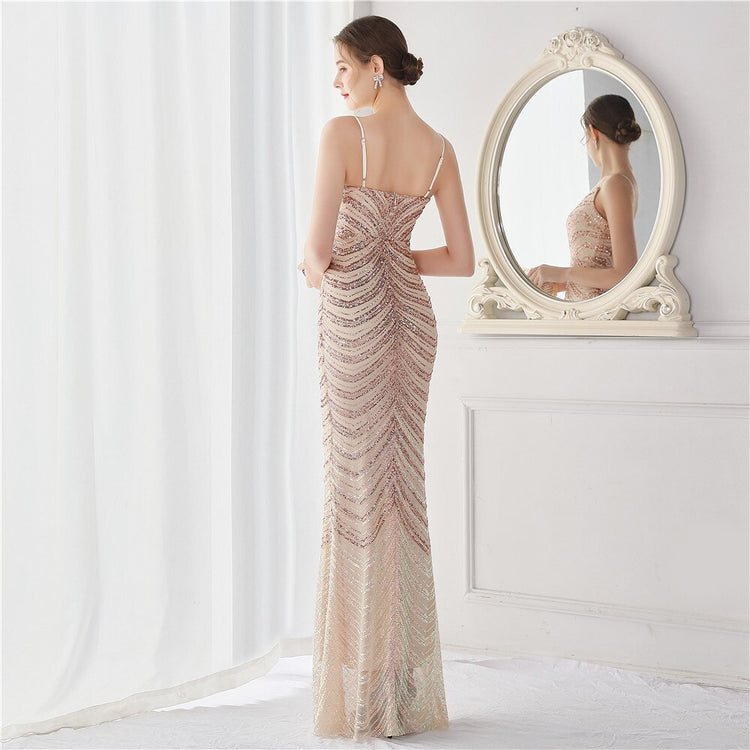 Vestido de Festa Longo Luxo Detalhado em Listras de Paetês Dourado