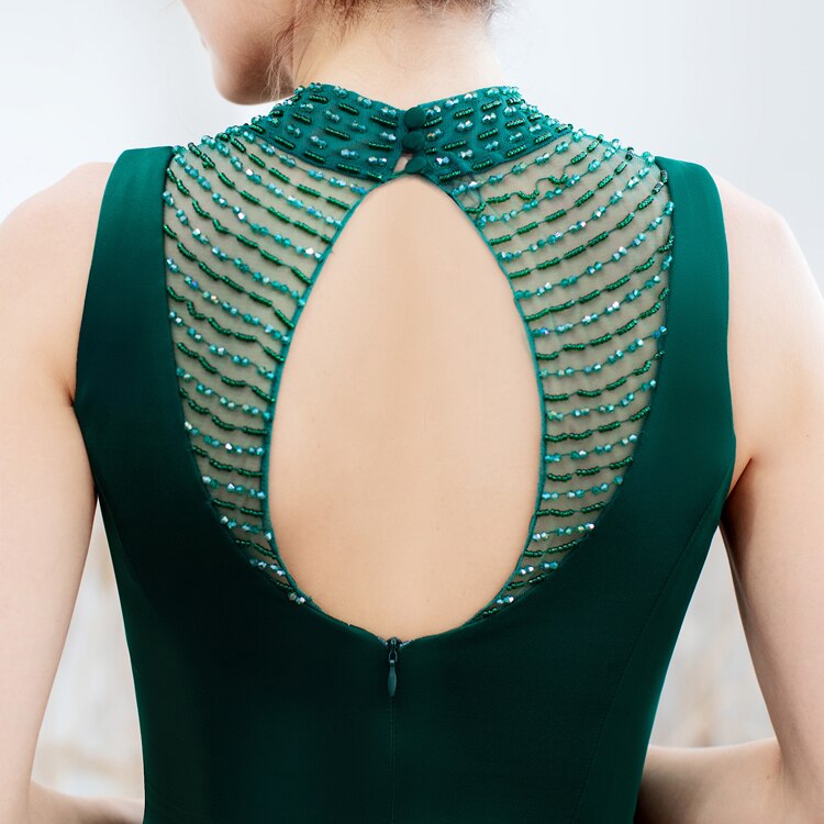 Vestido de Festa Longo com Colar Detalhado em Brilho