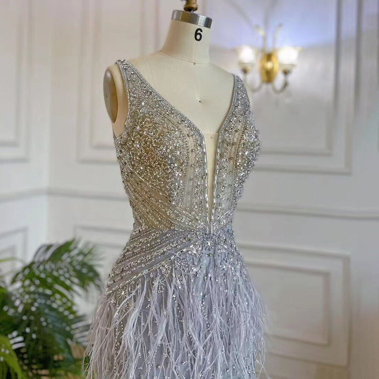 Vestido de Festa Luxo Decorado em Strass e Plumas - Modelo Especial