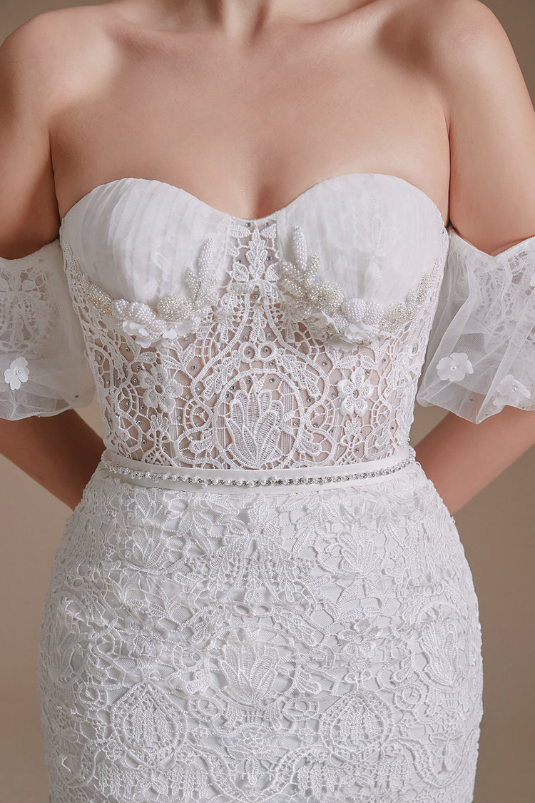 Vestido de Noiva Luxo em Tecido Todo Rendado e Detalhes em Micropérolas