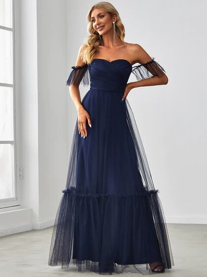 Vestido de Festa Clássico com Camadas em Tule