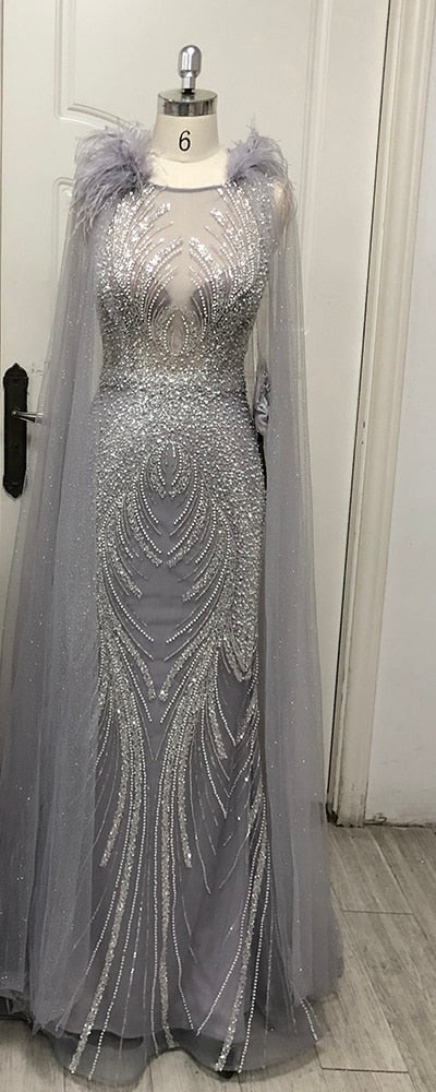 Vestido de Festa Luxo todo Decorado em Cristais com Manta - Modelo Especial
