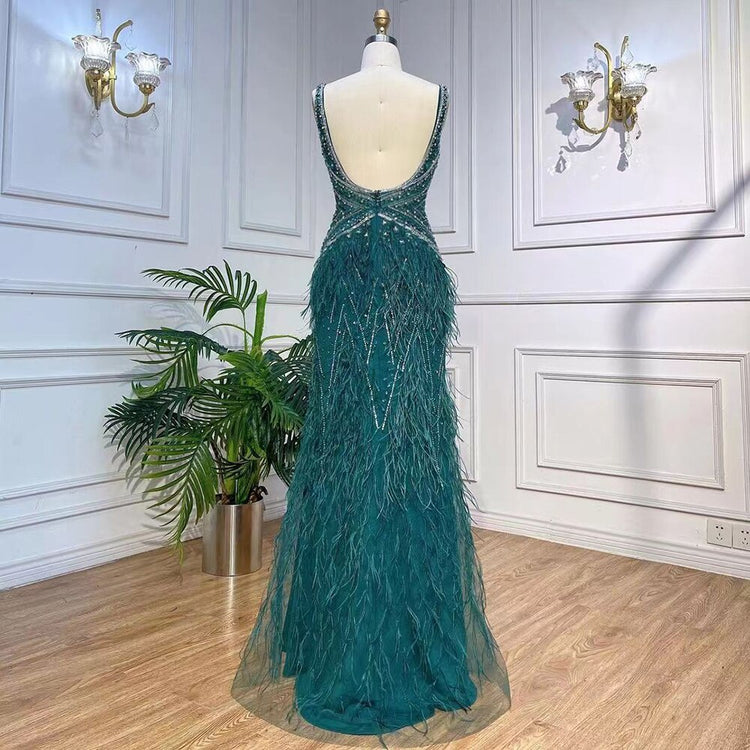 Vestido de Festa Luxo Decorado em Strass e Plumas - Modelo Especial