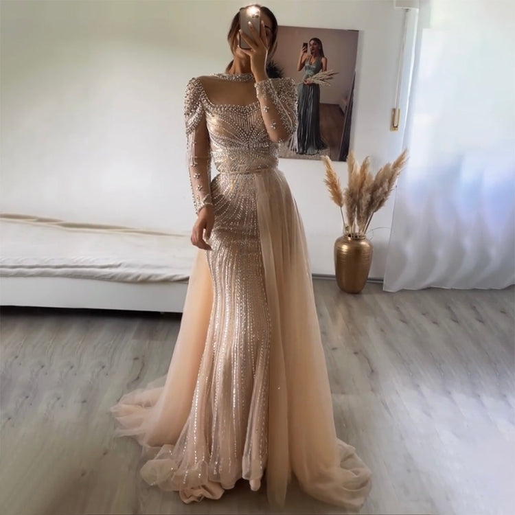 Vestido de Festa Sereia Magnus em Cetim Cravejado com Cristais - Modelo Especial