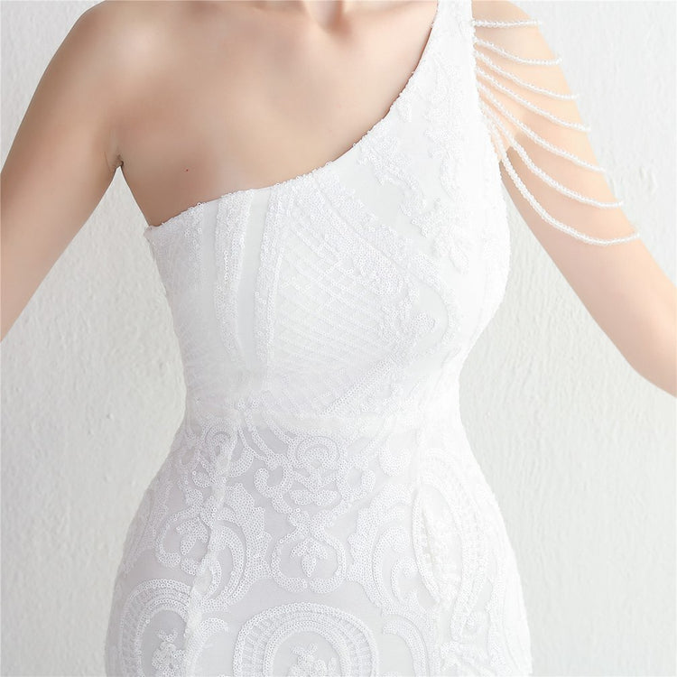 Vestido de Festa Sereia Ombro Único com Detalhes Brilho Branco