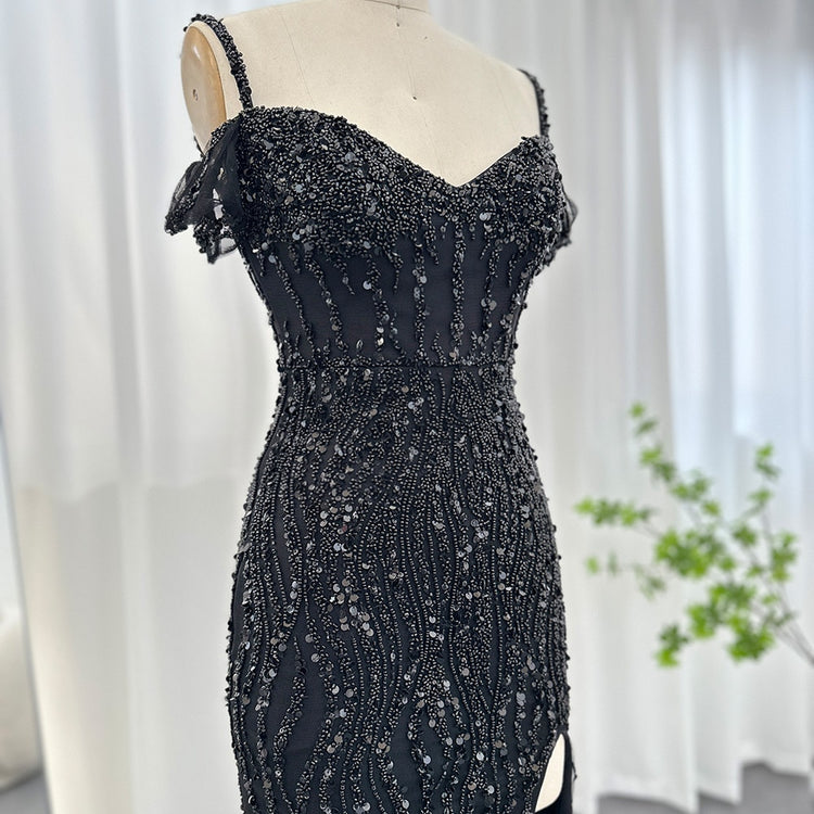 Vestido de Festa Luxo com Cauda Decorada em Plumas Luxuriantes