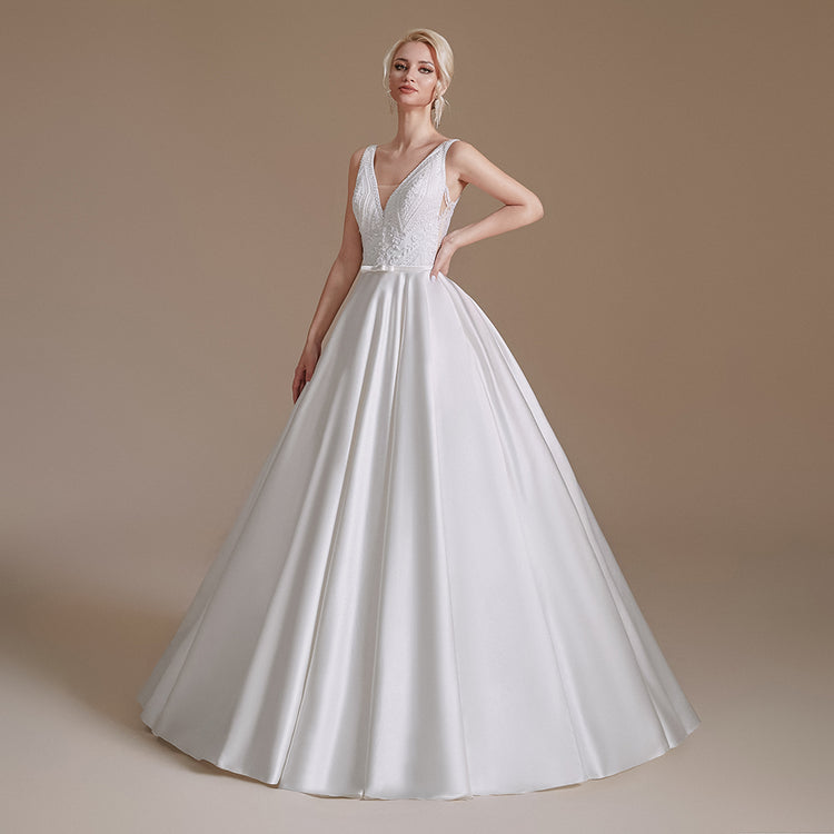 Vestido de Noiva com Saia em Cetim e Parte Superior Decorada em Renda