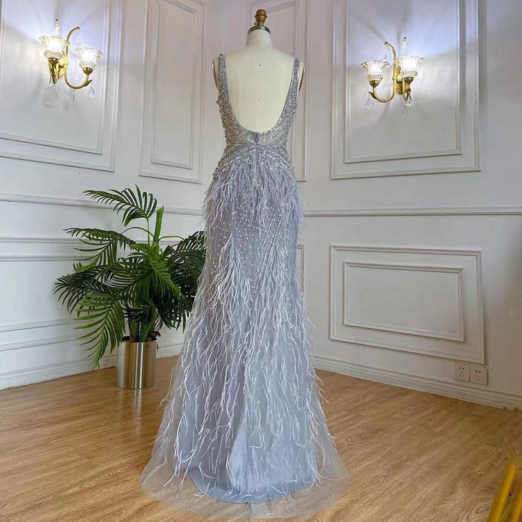 Vestido de Festa Luxo Decorado em Strass e Plumas - Modelo Especial