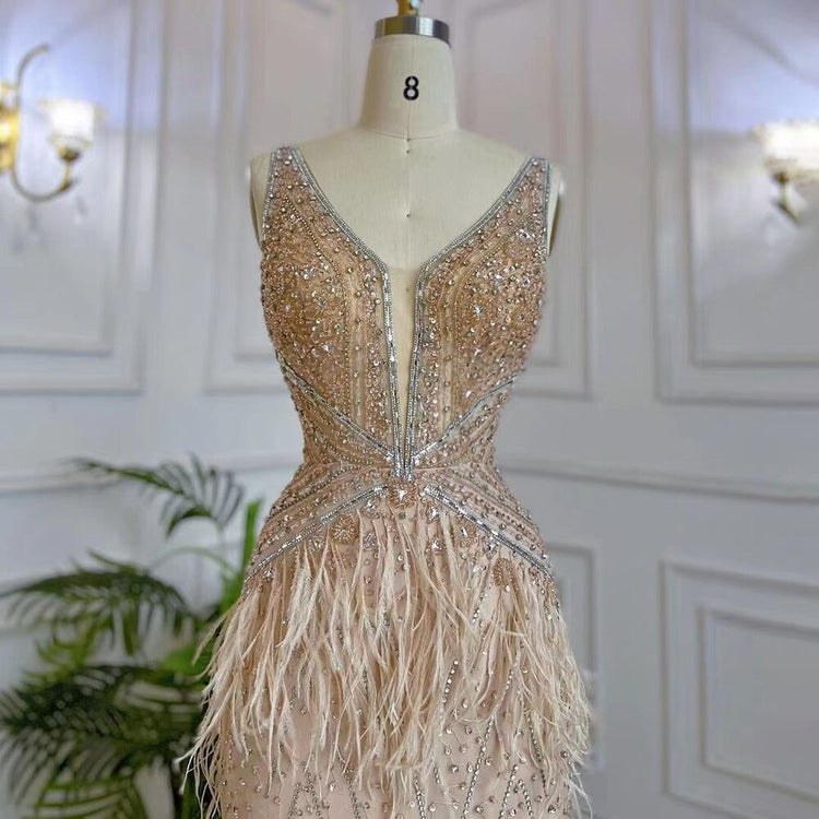 Vestido de Festa Luxo Decorado em Strass e Plumas - Modelo Especial