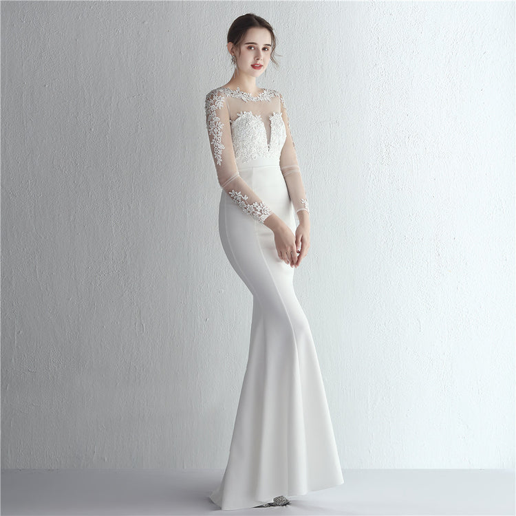 Vestido de Festa Longo com Detalhes em Renda e Apliques Florais Branco