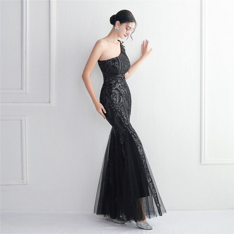 Vestido de Festa Sereia Ombro Único com Detalhes Brilho Preto