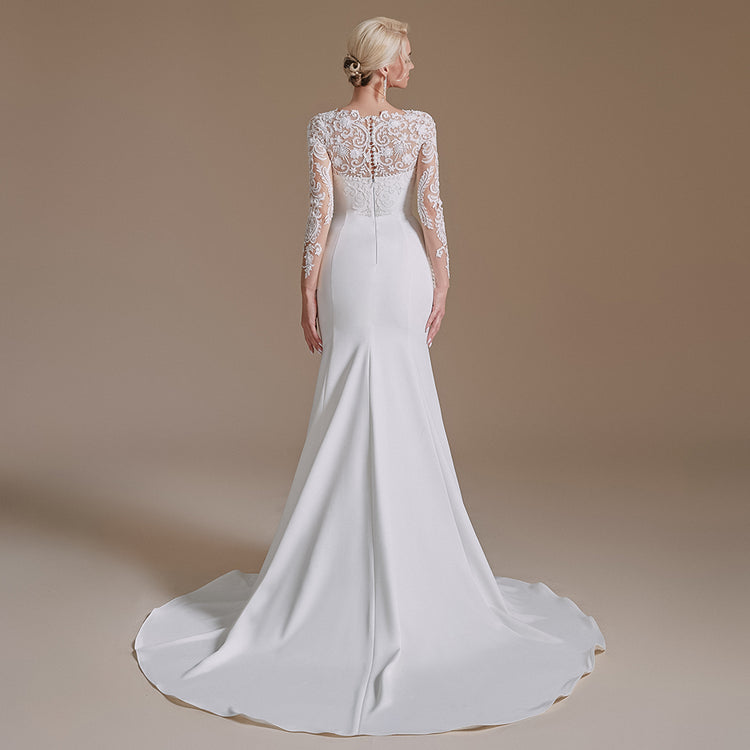 Vestido de Noiva em Cetim Todo Decorado com Renda e Micropérolas em Arranjo Floral