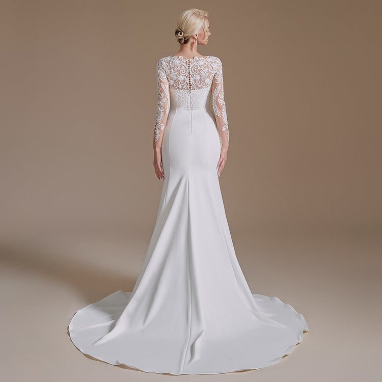 Vestido de Noiva em Cetim Todo Decorado com Renda e Micropérolas em Arranjo Floral