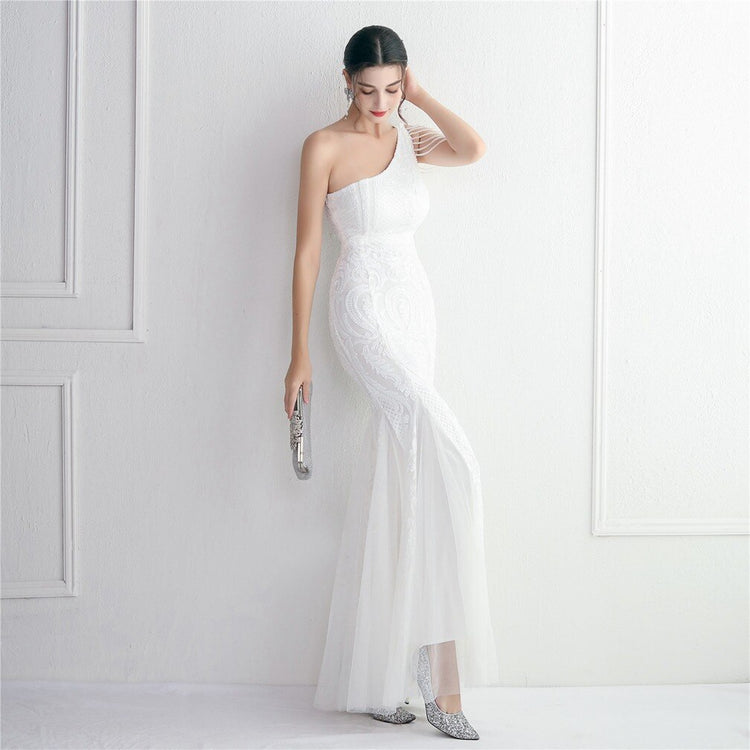 Vestido de Festa Sereia Ombro Único com Detalhes Brilho Branco