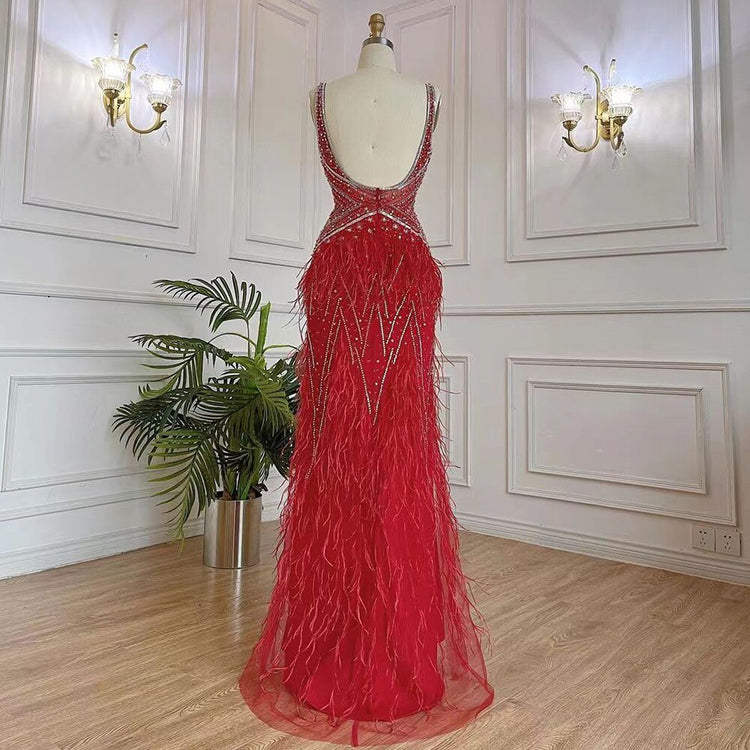 Vestido de Festa Luxo Decorado em Strass e Plumas - Modelo Especial