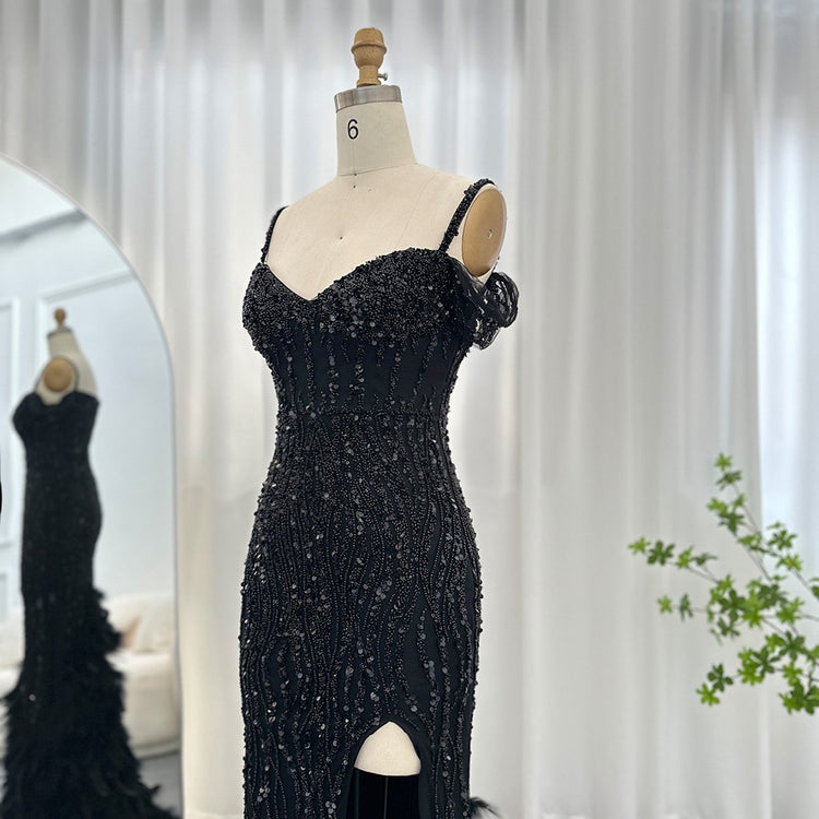 Vestido de Festa Luxo com Cauda Decorada em Plumas Luxuriantes