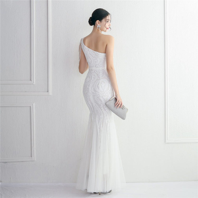Vestido de Festa Sereia Ombro Único com Detalhes Brilho Branco