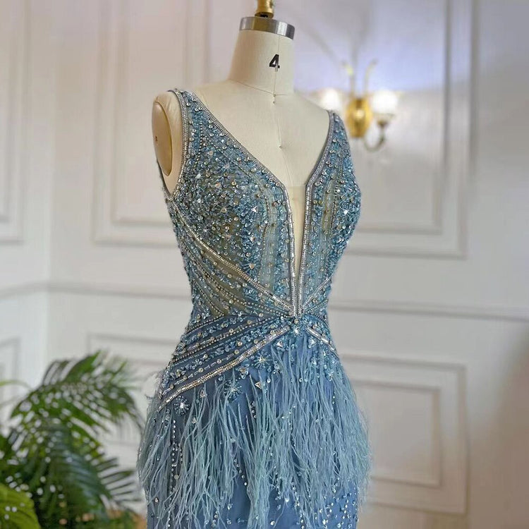 Vestido de Festa Luxo Decorado em Strass e Plumas - Modelo Especial
