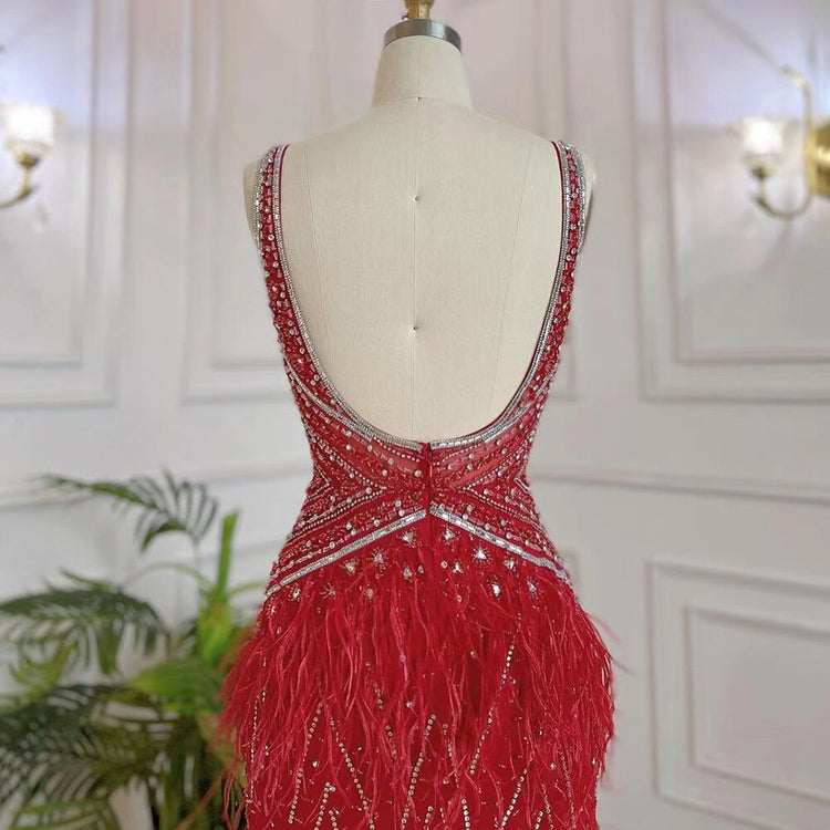 Vestido de Festa Luxo Decorado em Strass e Plumas - Modelo Especial