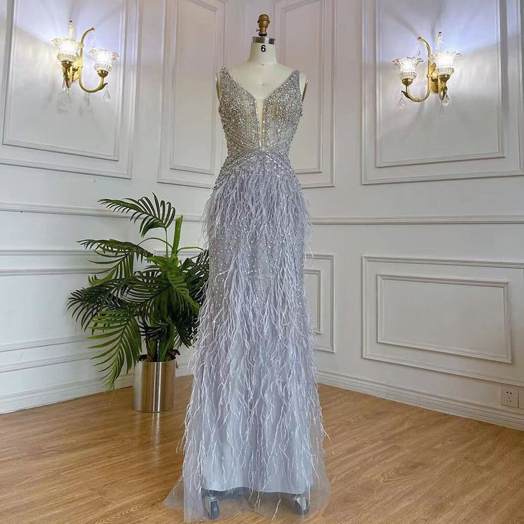 Vestido de Festa Luxo Decorado em Strass e Plumas - Modelo Especial