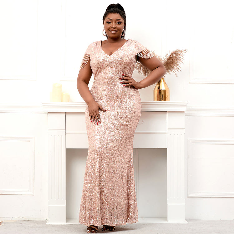 Vestido de Festa Plus Size Luxo Detalhado em Paetês Dourado