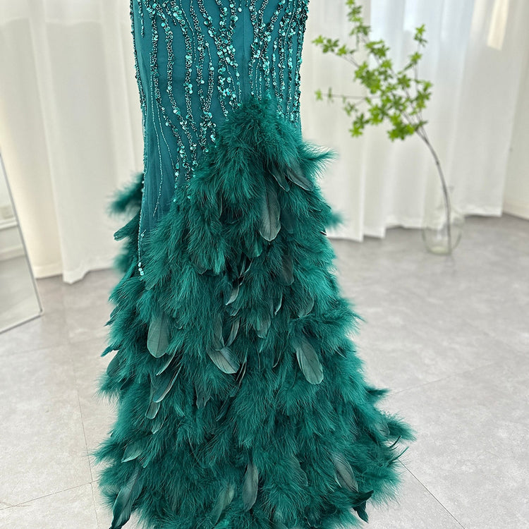 Vestido de Festa Luxo com Cauda Decorada em Plumas Luxuriantes