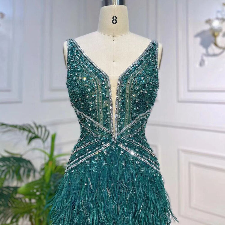 Vestido de Festa Luxo Decorado em Strass e Plumas - Modelo Especial