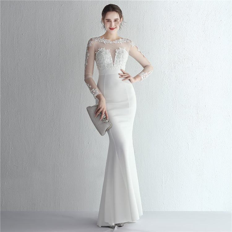 Vestido de Festa Longo com Detalhes em Renda e Apliques Florais Branco