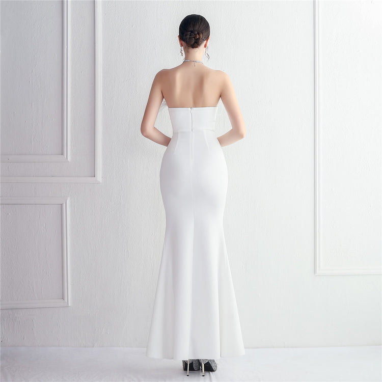Vestido de Festa Longo com Abertura Lateral e Plumas