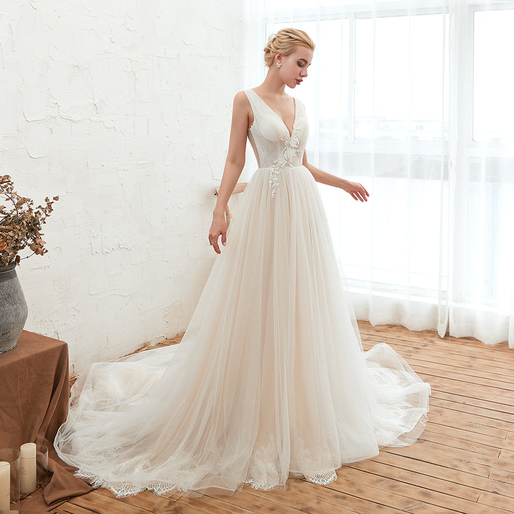 Vestido de Noiva Longo com Apliques e Saia em Tulle e Renda