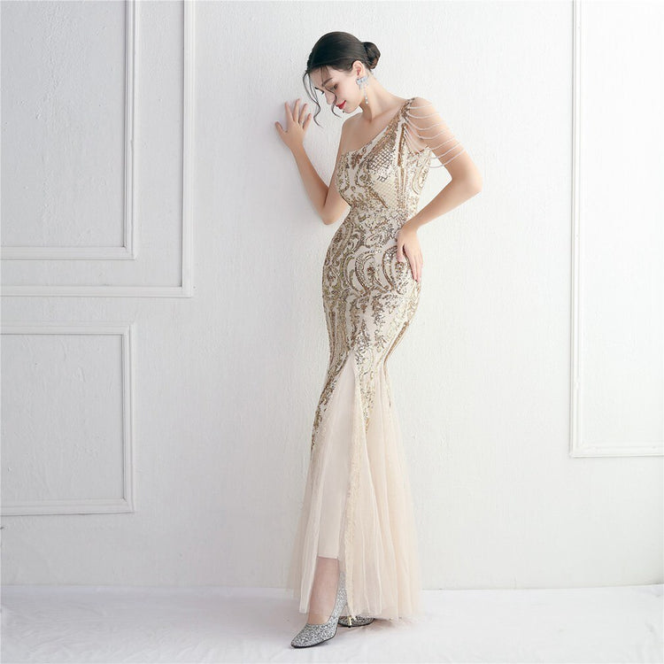 Vestido de Festa Sereia Ombro Único com Detalhes Brilho Dourado