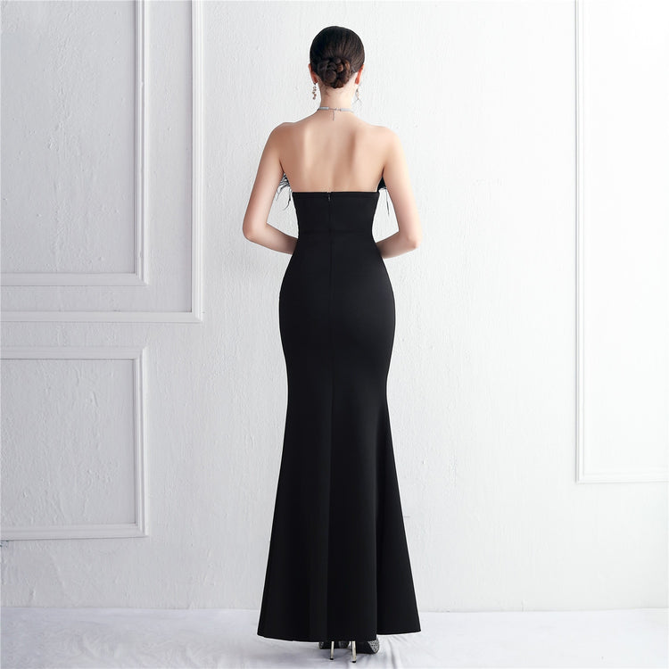 Vestido de Festa Longo com Abertura Lateral e Plumas