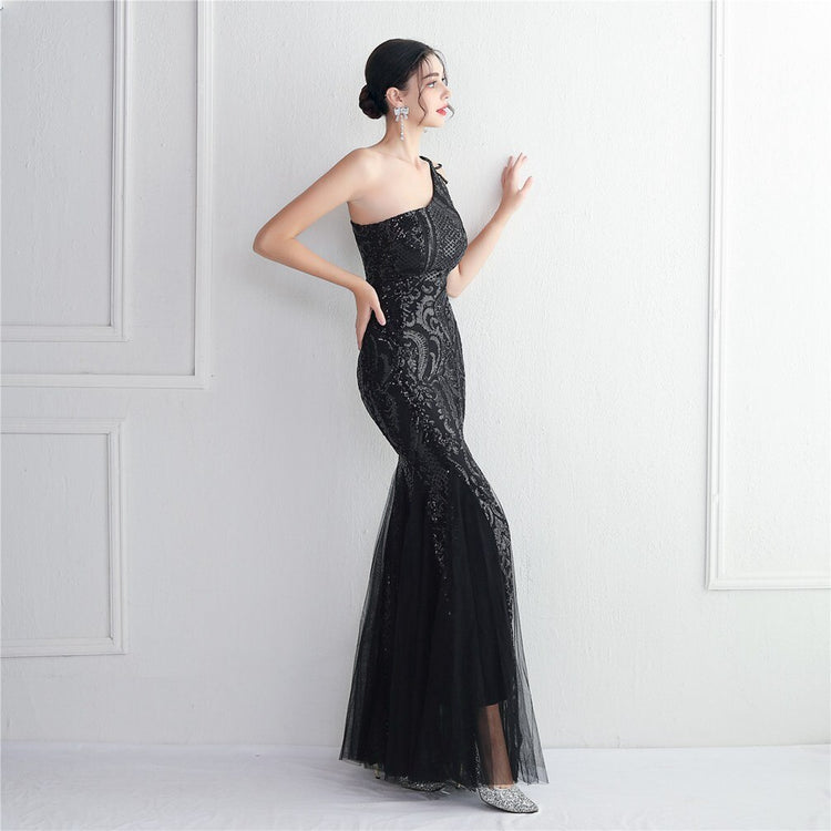Vestido de Festa Sereia Ombro Único com Detalhes Brilho Preto
