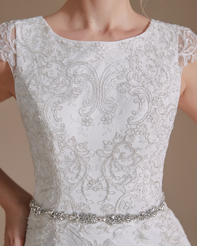 Vestido de Noiva Luxuoso em Tecido Decorado com Bordados Geométricos