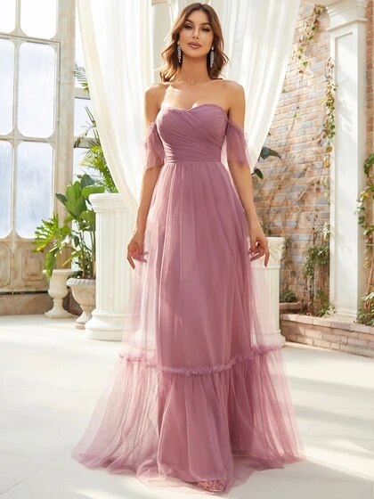 Vestido de Festa Clássico com Camadas em Tule
