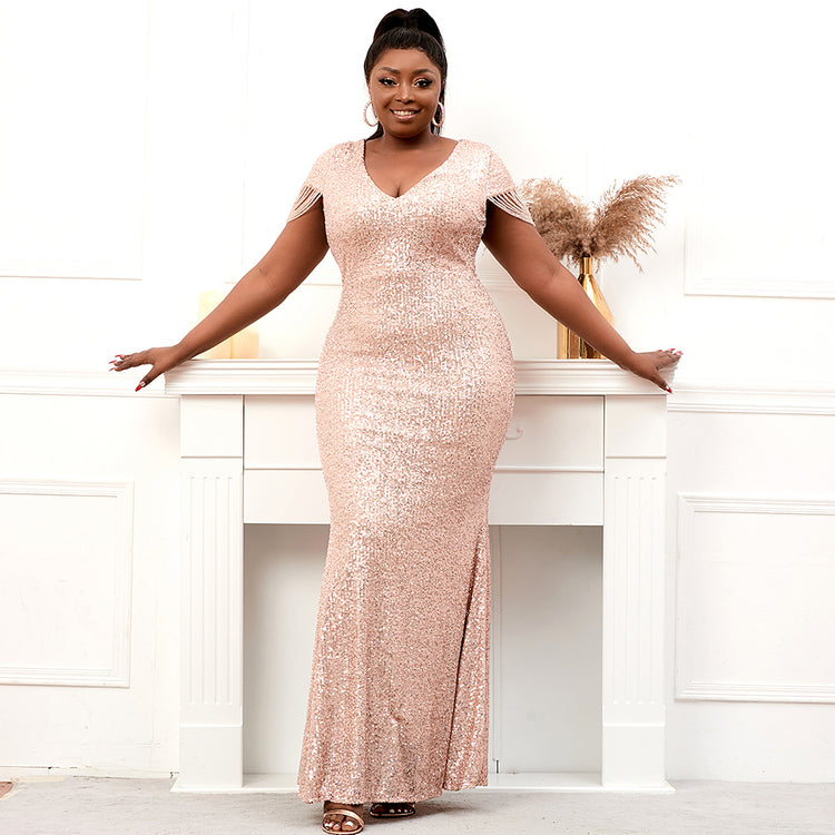 Vestido de Festa Plus Size Luxo Detalhado em Paetês Dourado