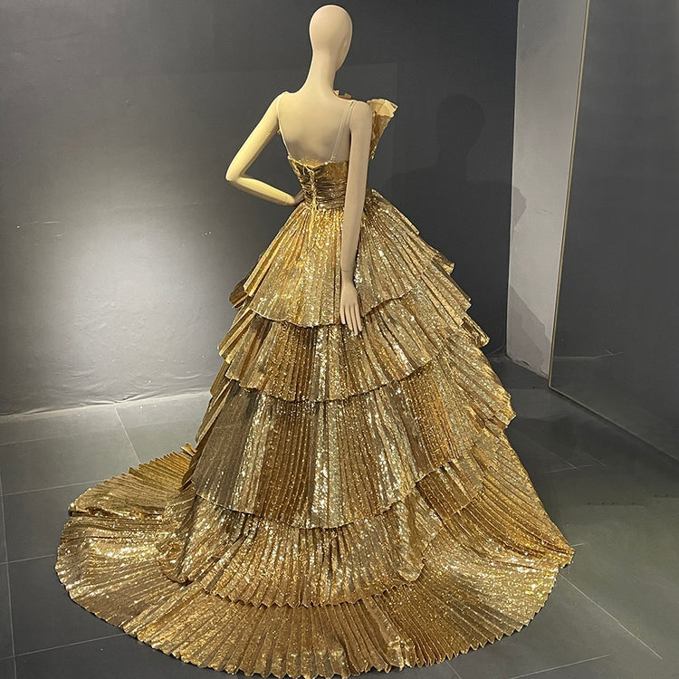 Vestido de Festa Luxuoso com Camadas Graciosas em Dourado Ouro - Modelo Especial