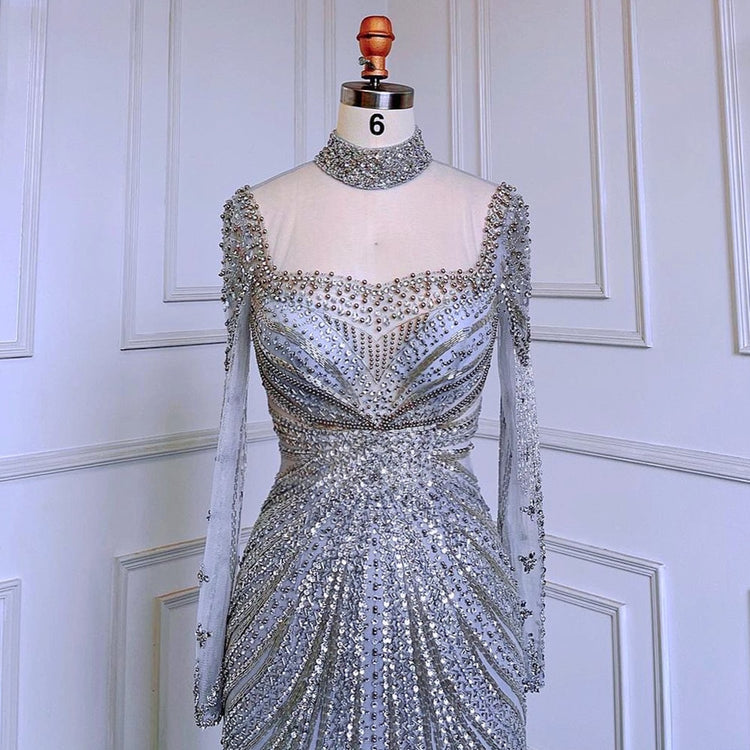 Vestido de Festa Sereia Magnus em Cetim Cravejado com Cristais - Modelo Especial