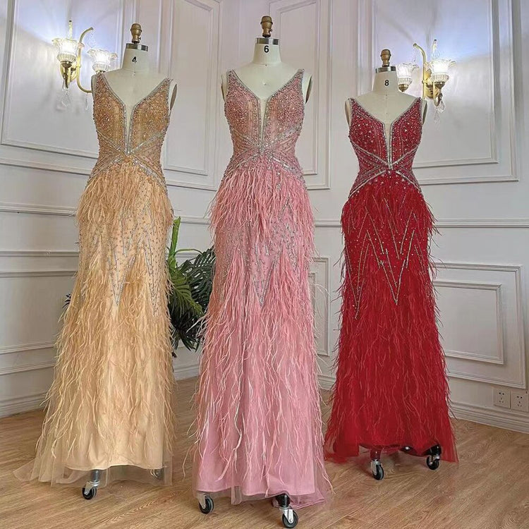 Vestido de Festa Luxo Decorado em Strass e Plumas - Modelo Especial