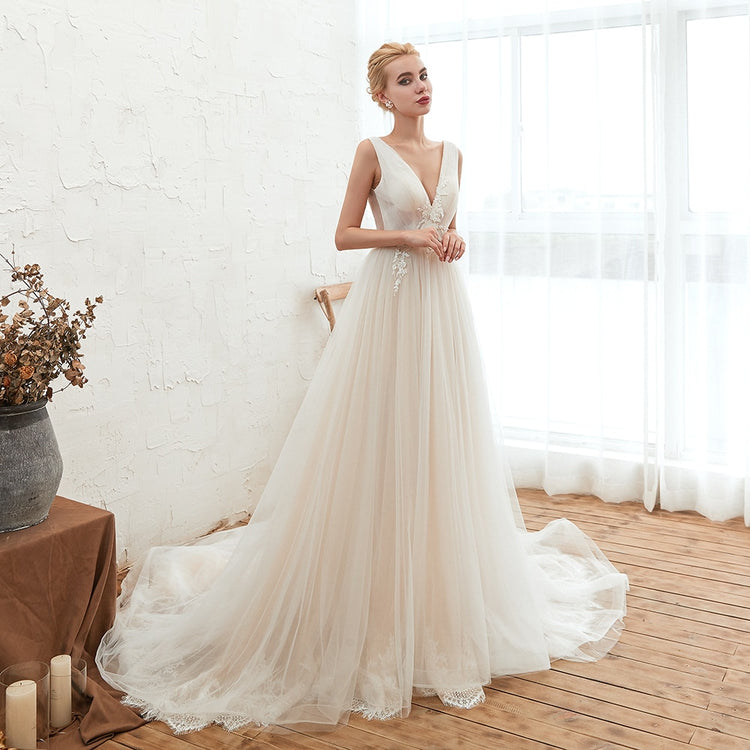 Vestido de Noiva Longo com Apliques e Saia em Tulle e Renda