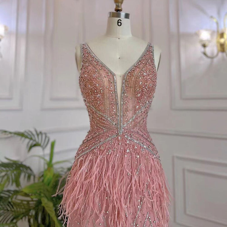 Vestido de Festa Luxo Decorado em Strass e Plumas - Modelo Especial