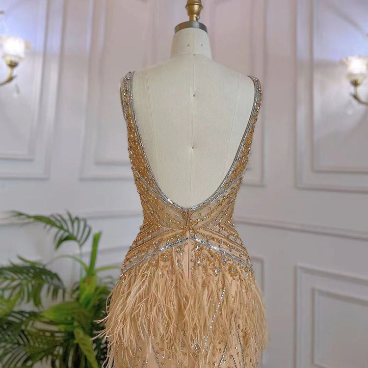 Vestido de Festa Luxo Decorado em Strass e Plumas - Modelo Especial