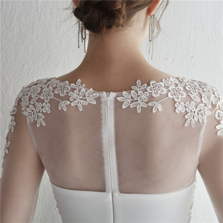 Vestido de Festa Longo com Detalhes em Renda e Apliques Florais Branco