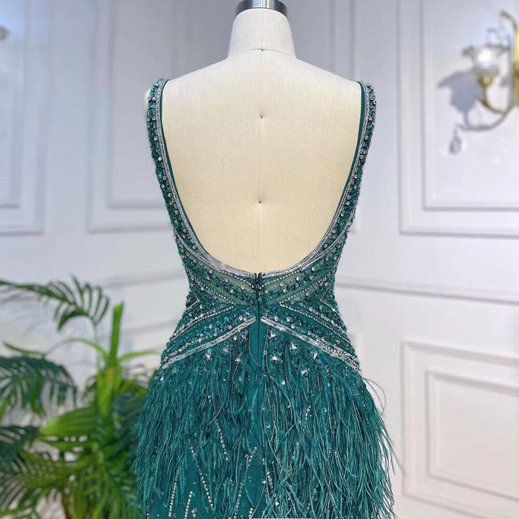Vestido de Festa Luxo Decorado em Strass e Plumas - Modelo Especial