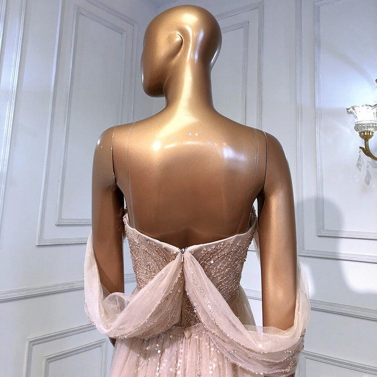 Vestido de Festa Longo Luxo com Manga e Cauda em Tule - Modelo Especial